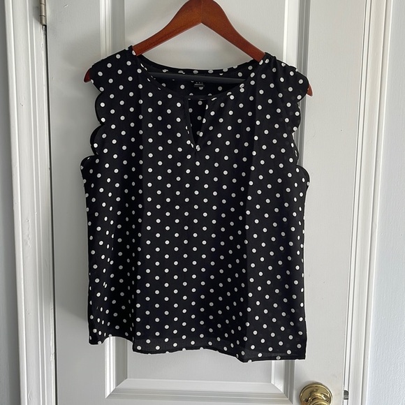 SHEIN Tops - SHEIN women’s black short sleeve shirt